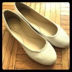 THE SHOE BOX Ballet Flats in White Snake—Size 35.5